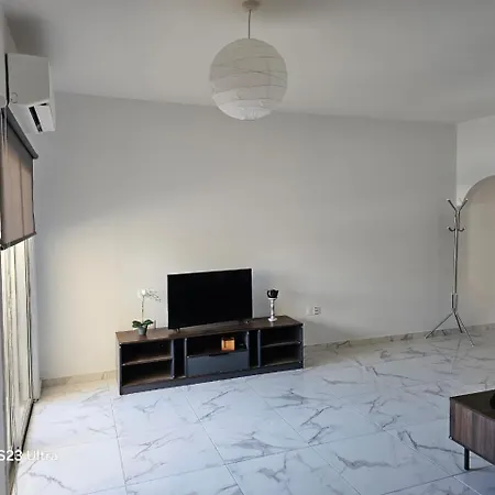 Center Point דירה לרנקה